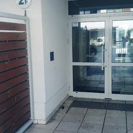 Platan Patio 2- Berry