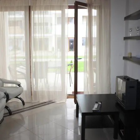 Platan Patio 2- Berry